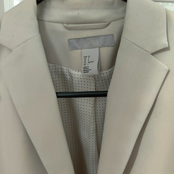 Lined H&M Blazer 2 - Picture 2 of 3